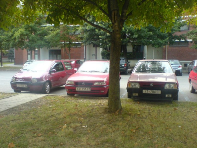 Three cars in a row with same initial licence plate numbers 